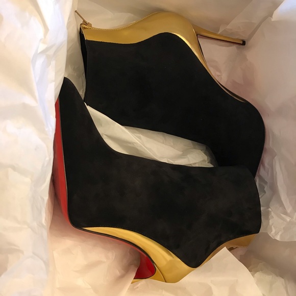 Delicate 100 suede and leather ankle boots. - Picture 4 of 10